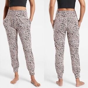 Athleta Salutation Textured Jogger Size XS meadow